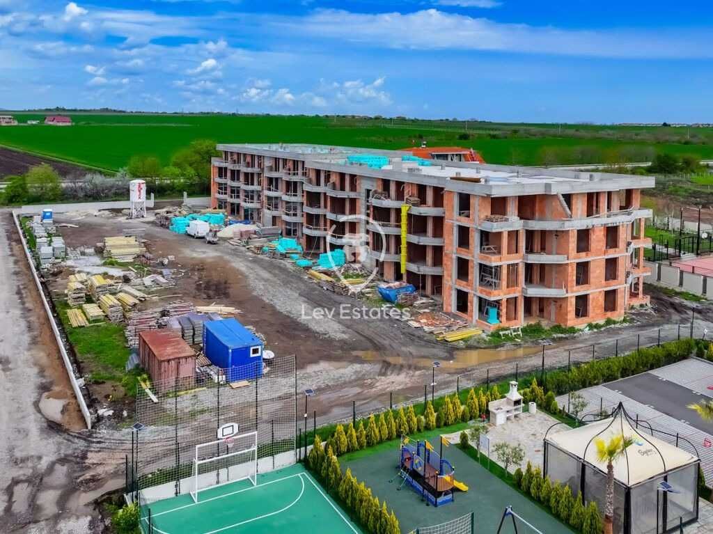 Двустаен апартамент на метри от морето в нова луксозна къща в Сарафово