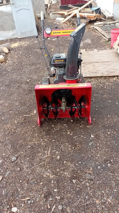 Продам снегоуборочную машину в идеале почти новый