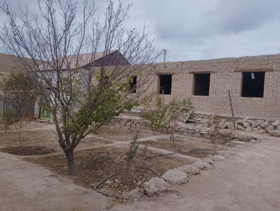 Uy satiladi taza jol targobiy gumbez qasinda