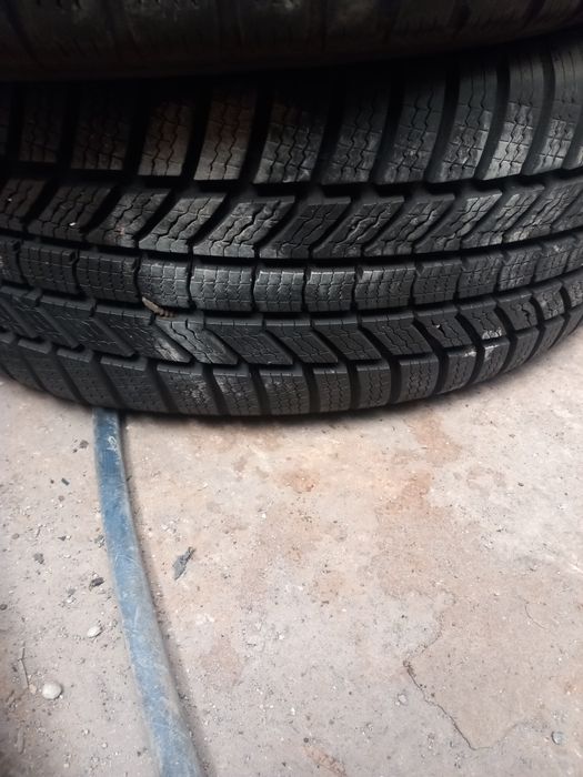 Anvelope de iarna 215 55 17