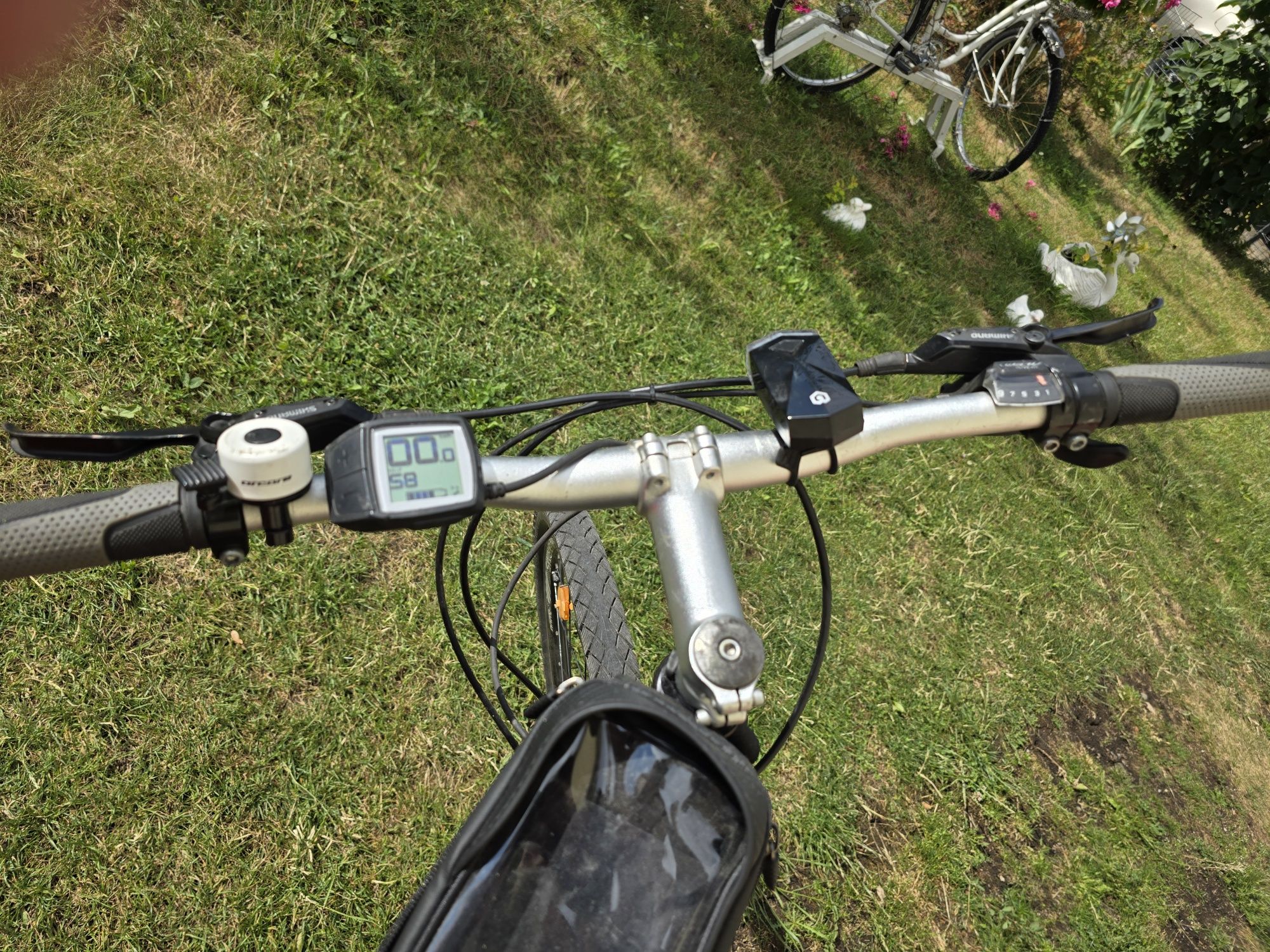 Vand sau schimb bicicleta asistata electric Carrera