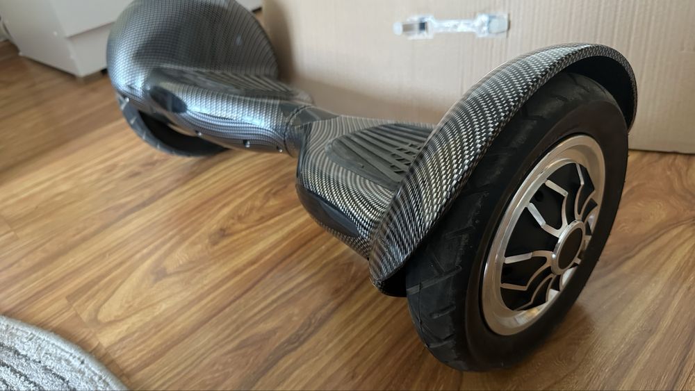 Продам гироскутер в отличном состояний. Почти новая. Выезжали 2-3 раза