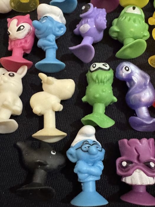 68 броя стикита.