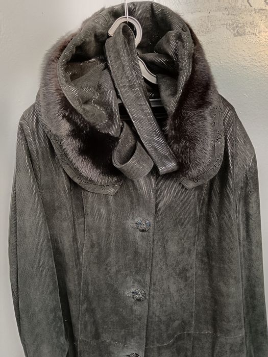 Продам пальто нов. Турция 54-56 размер, чёрное, лазер