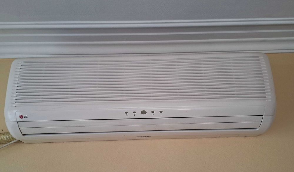 LG климатик 12 BTU