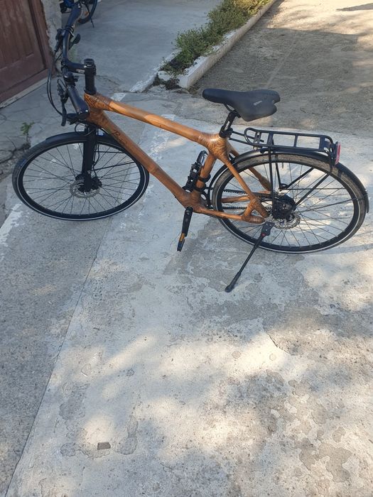 Bicicleta din bambus