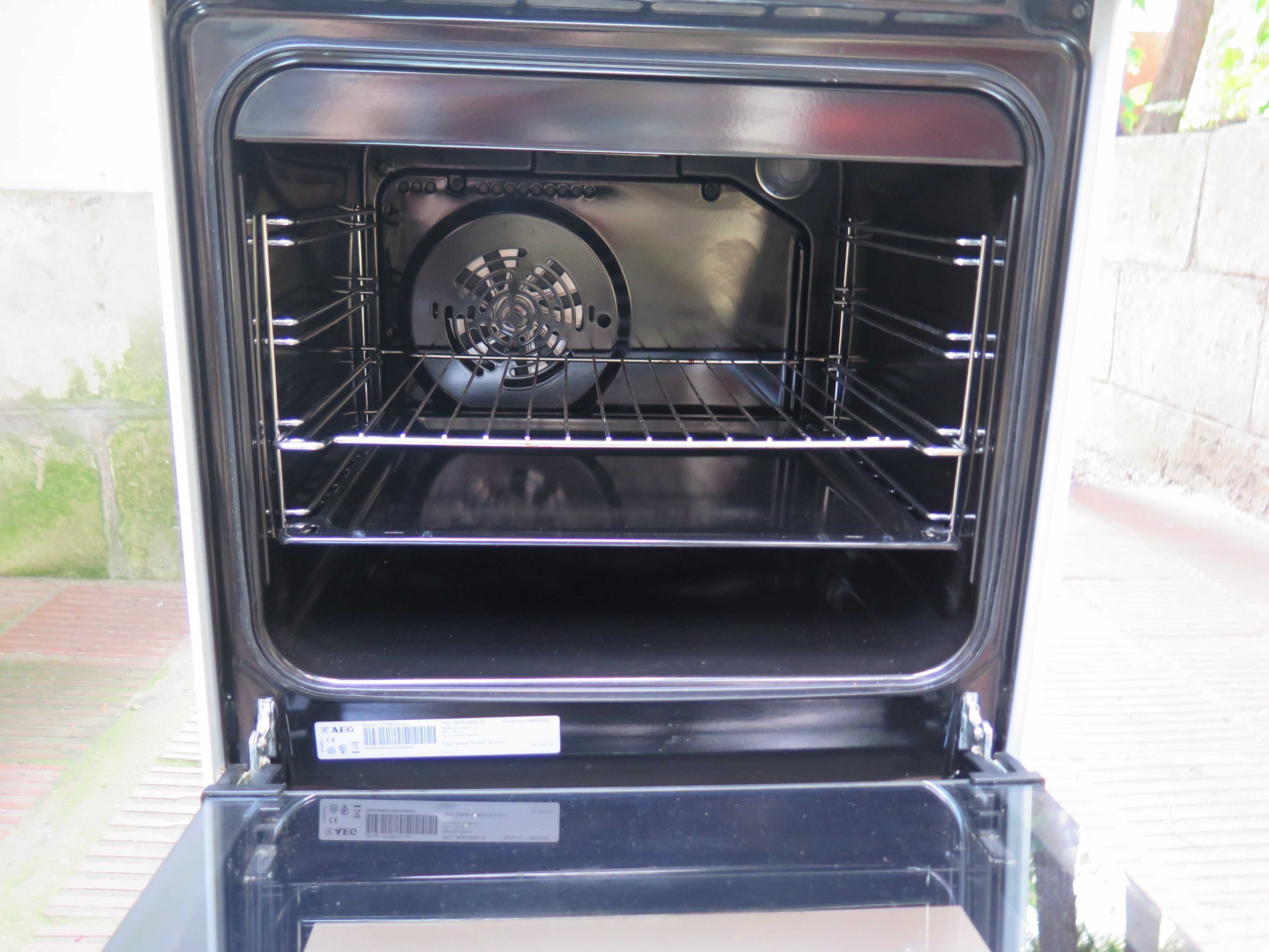 AEG - 47095VD-WN- печка ,Клас A, 50 см,