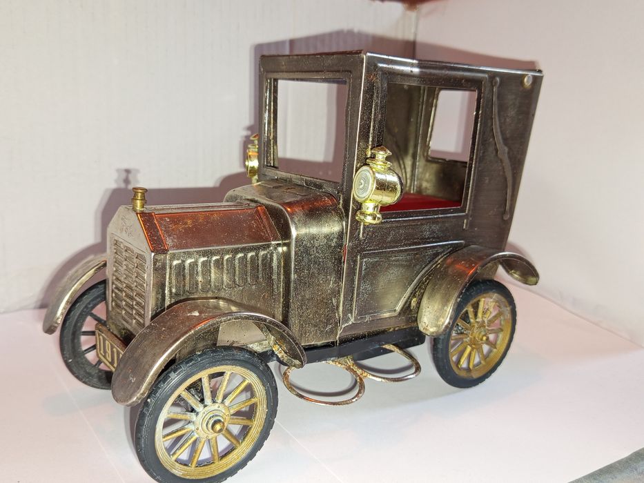 Machetă rară Ford 1918 din metal complet cu muzicuță