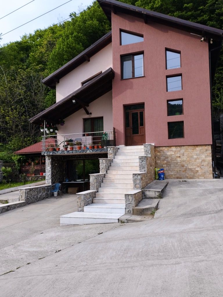 Casă de vânzare în Călimănești