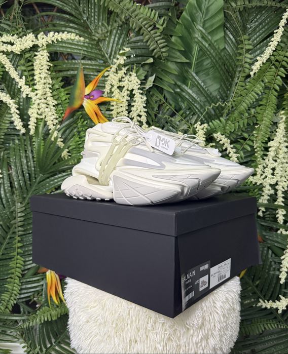 Balmain Unicorn Triple White