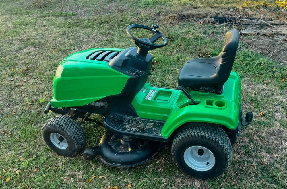 Tractoras de tuns iarba livadă