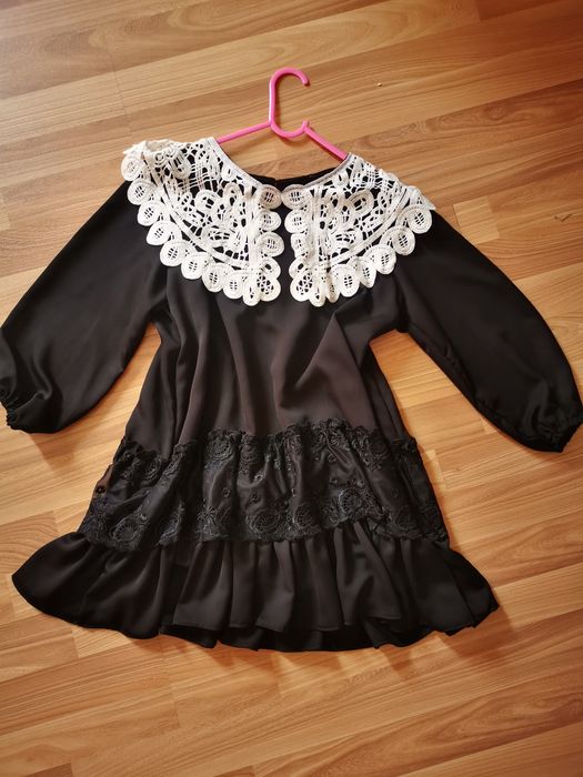 Rochita neagra fetita