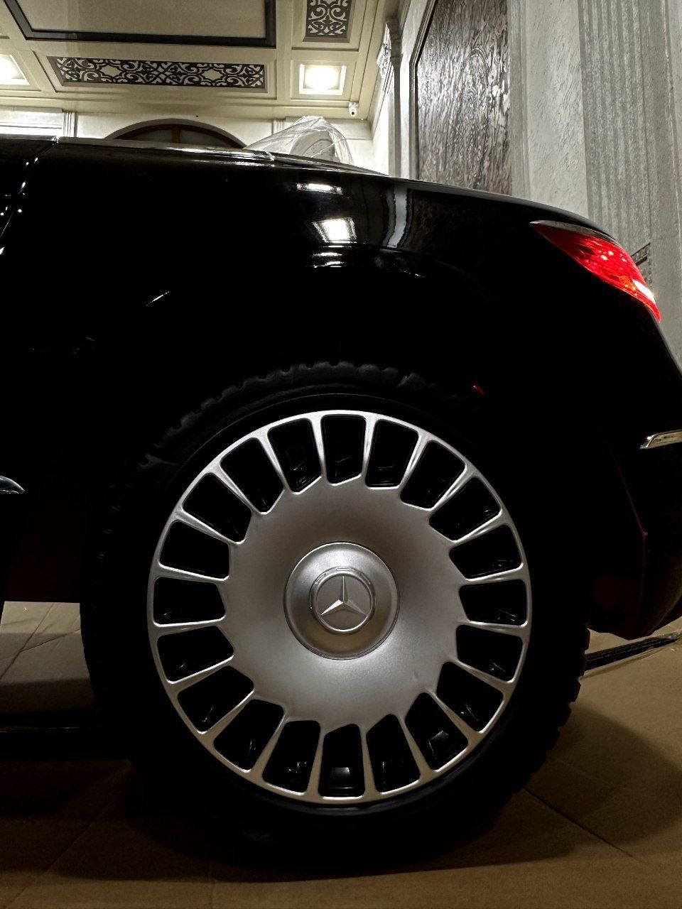 Икки у́риндикли лицензионный Mercedes Benz Cabriolet Maybach S650