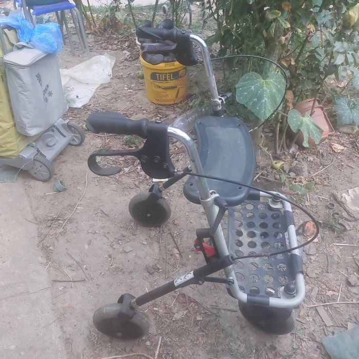 Vand carut in stare foarte buna