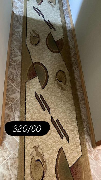 Продавам килим и 4 броя пътеки