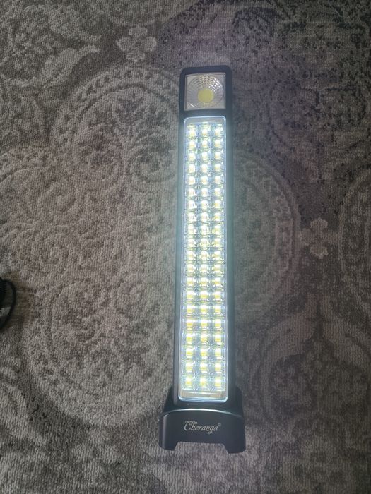Lampa led cu încărcare solară
