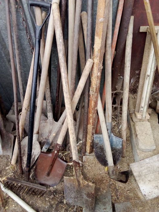 Продам хозяйственный инвентарь