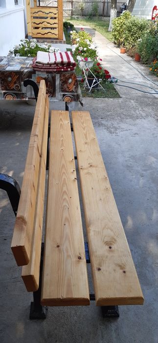 Bancă cu picioare din fontă