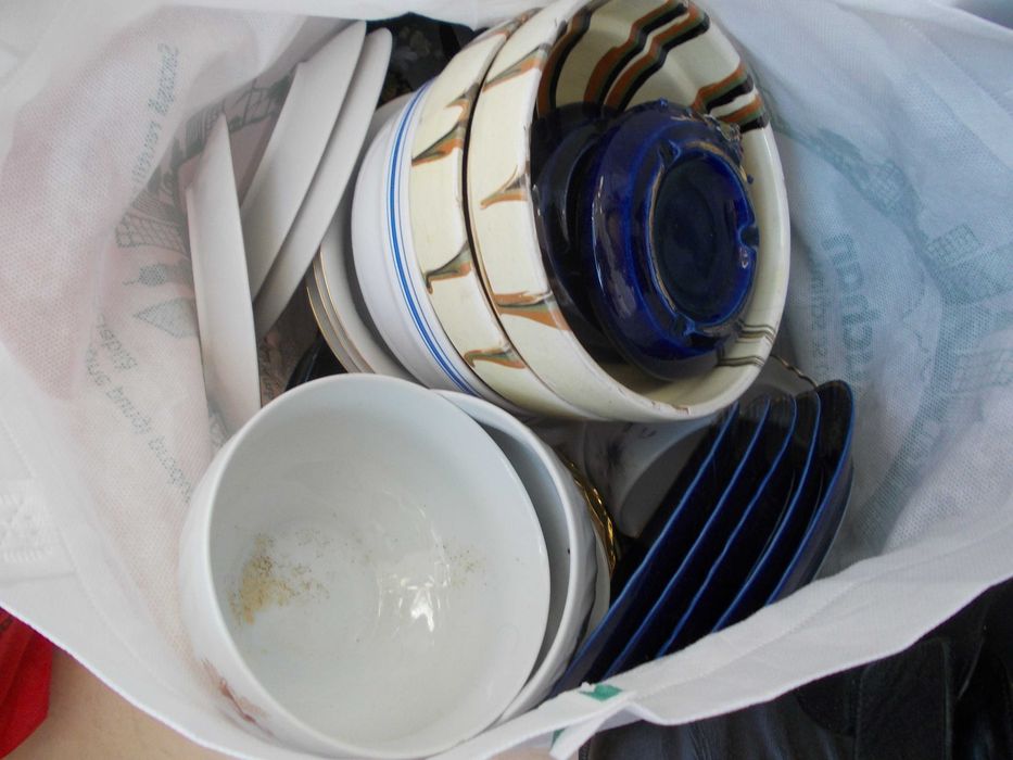 Vand diferite obiecte de bucatarie castrone /tavi inox si set pahare