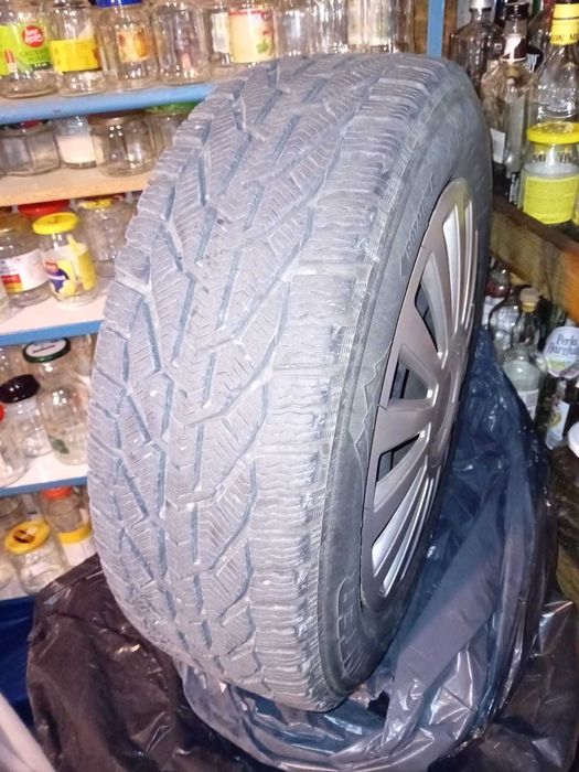 Vand 4 anvelope iarna + jante pt  RENAULT CAPTUR