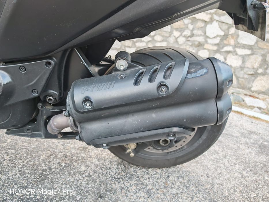 Vând maxi scuter Aprilia SRV 850, cel mai mare scuter fabricat