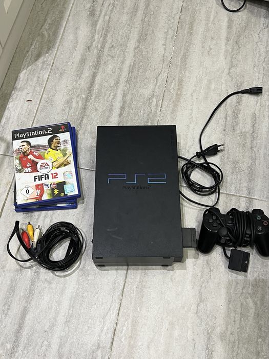 Playstation 2 с джойстик и 3 игри