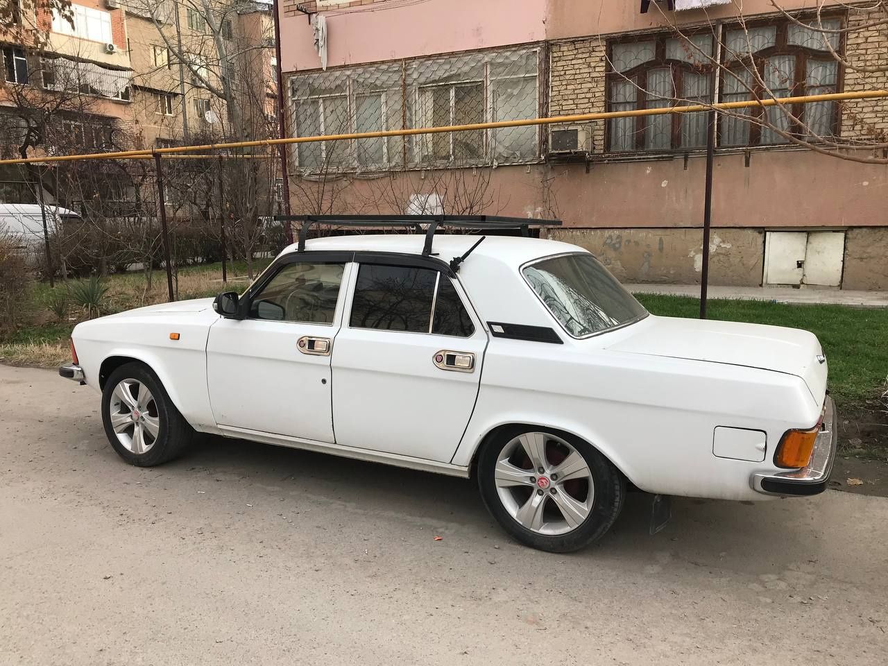 Продается автомобиль модель Волга 3102,