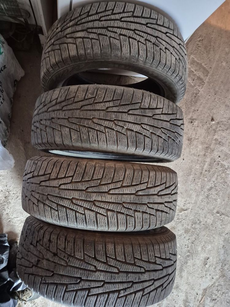 Продам зимние шины Nokian