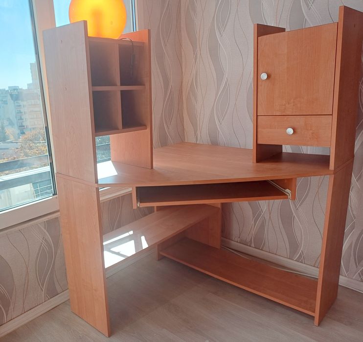 Ъглово бюро, маса