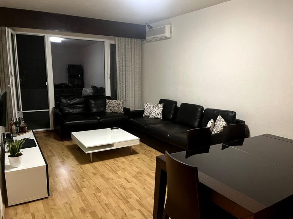 Тристаен апартамент в кв. Кючук Париж