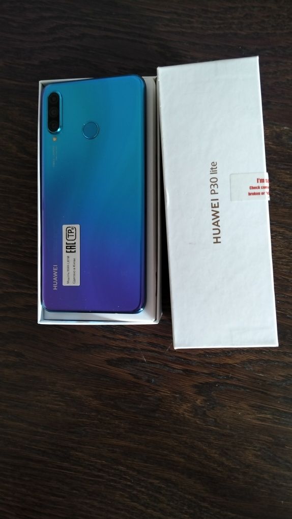 Продаю телефон HUAWEI PI30 Lait