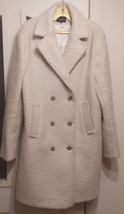 Бяло палто букле плат