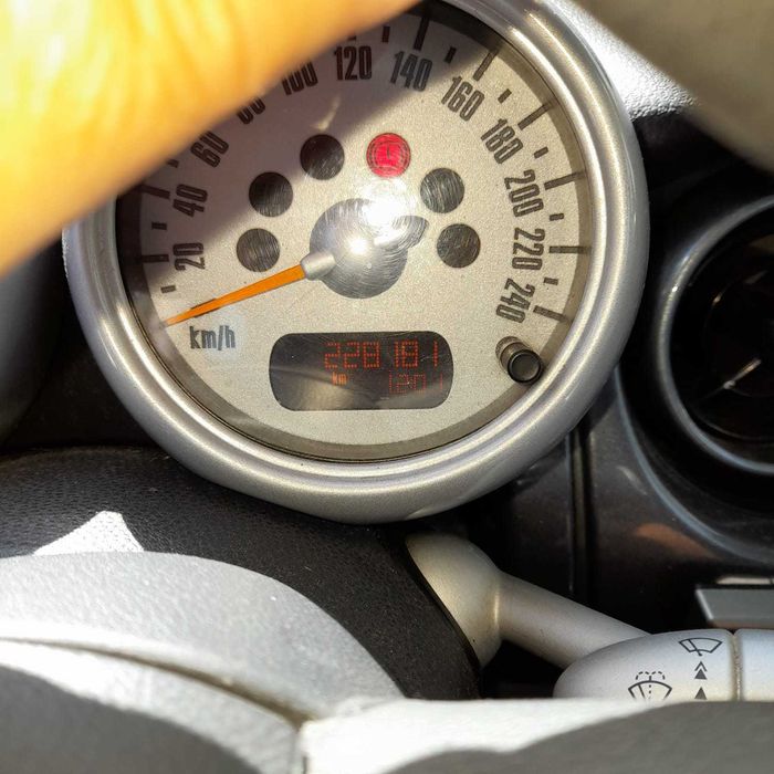 Vând minicooper  benzină 1.6