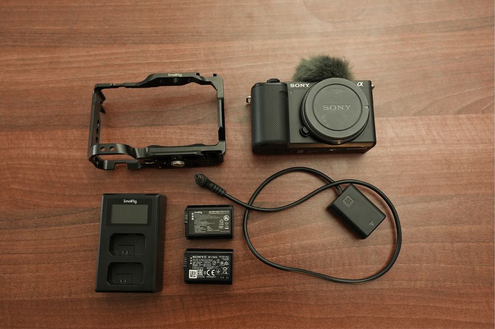 Влогърска камера Sony ZV-E10 (Гаранционна)