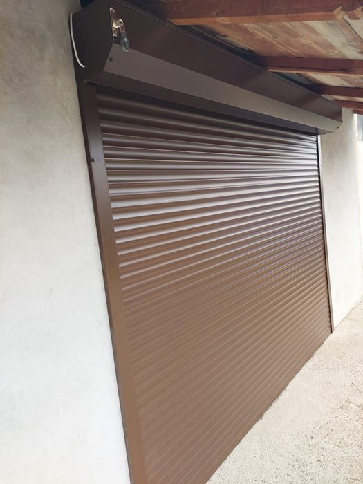 Uși de garaj tip rulou