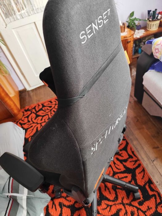 Scaun de gaming de vânzare, în stare foarte bună. În județul Covasna.