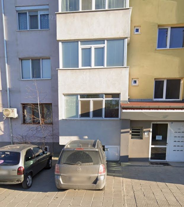 Продавам четиристаен Апартамент