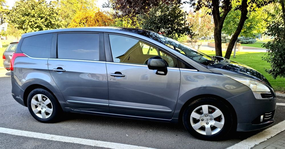 Proprietar vând Peugeot 5008 1.6 HDI, 115cp,fabr.2012,euro 5, 7 locuri