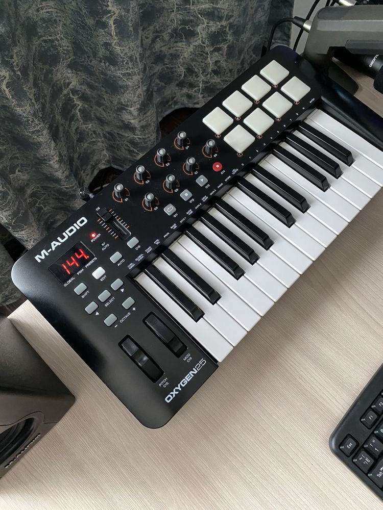 Продам Midi-клавиатура от M-Audio