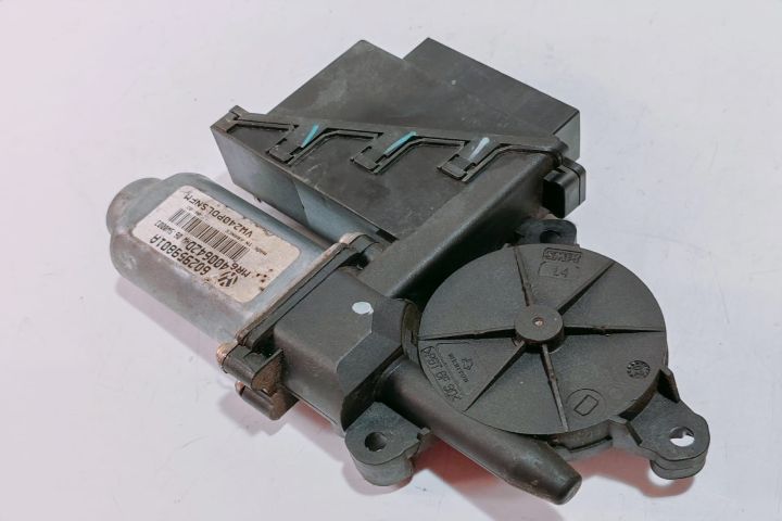 Motoras macara  dreapta fata 6Q2959801A Volkswagen VW Polo a 4-a gene