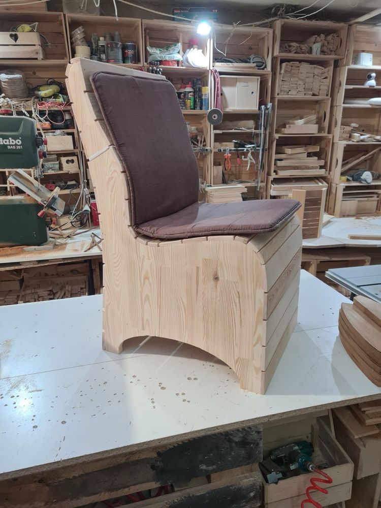 Дизайнерско дървено детско столче ръчна изработка
