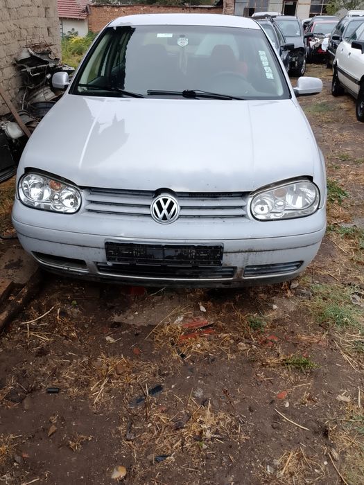 Продава се Volkswagen Golf 4 1.4 бензин