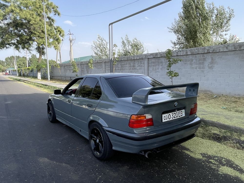 срочно продаю БМВ е36 320i