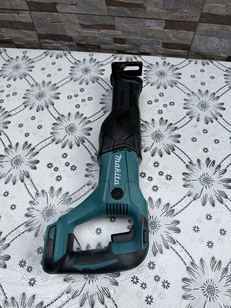 Акумулаторен саблен трион MAKITA DJR186