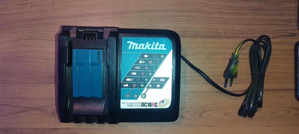 Зарядно устройство MAKITA DC18RC