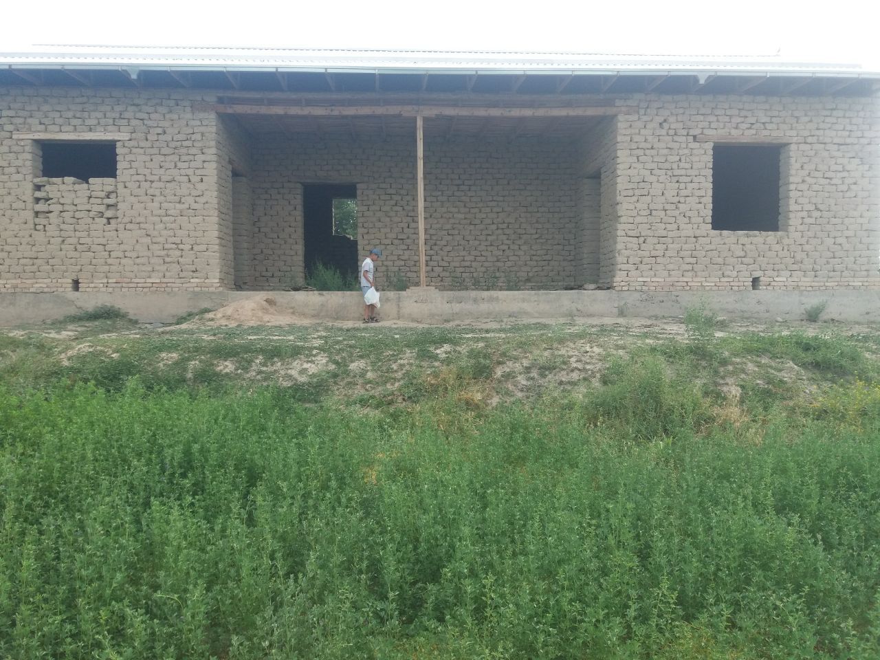Hovli sotiladi 10 sotix
