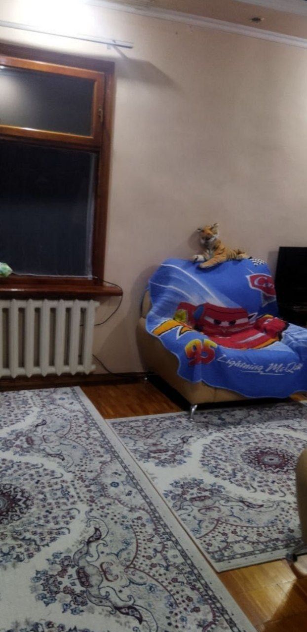 Продаётся квартира Юнусабад 19кв 2/2/5