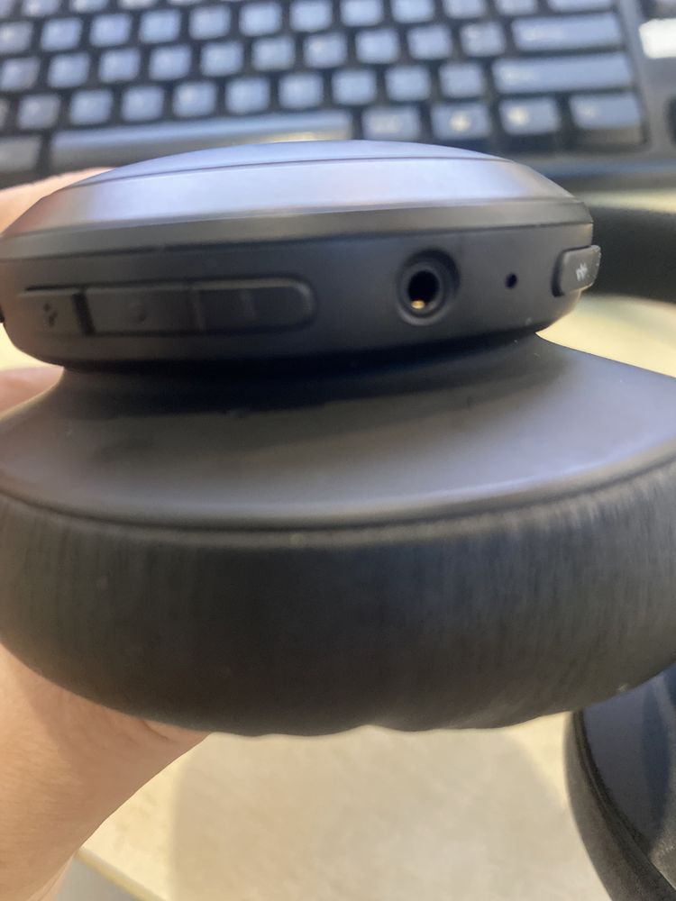 Vând casti bluetooth JBL650btnc