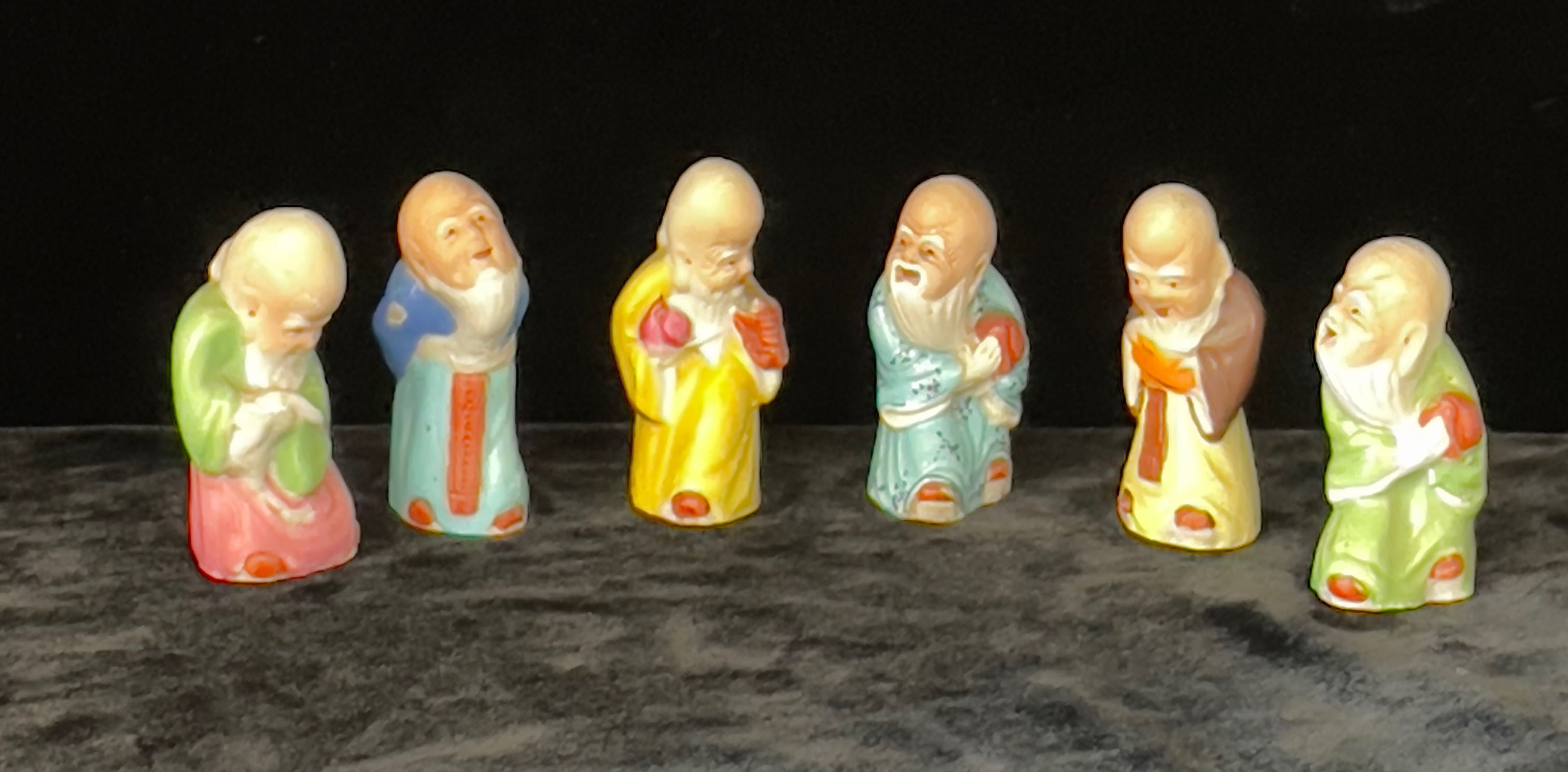 6 миниатюрни порцеланови китайски мъдреци