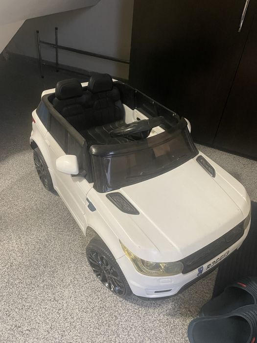 Детска акумлаторна кола